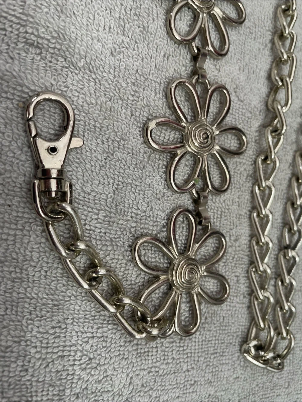 Silver Daisy Link Belt for Women - Floral Chain Waist Accent